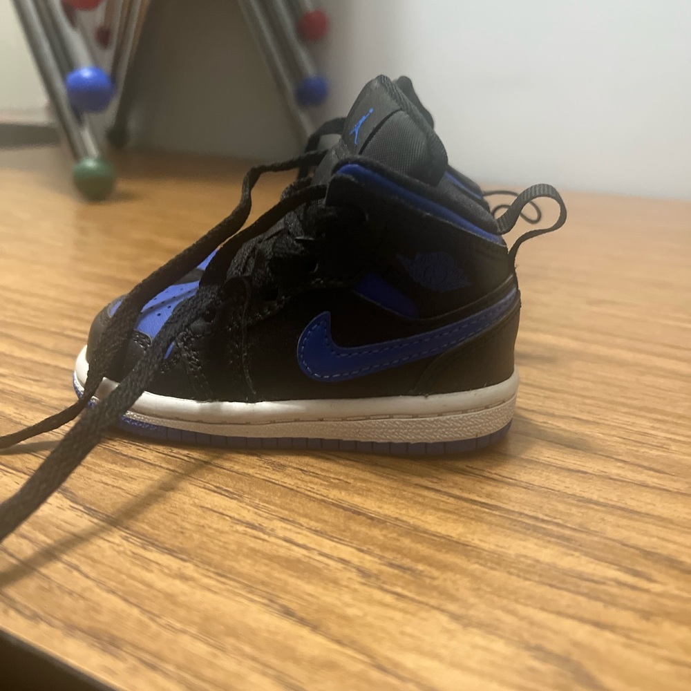 Jordan 1s - Picture 3 of 6